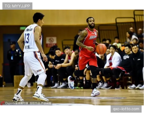 WCBA季前赛元谋土林背景 体育赛事与自然奇观结合