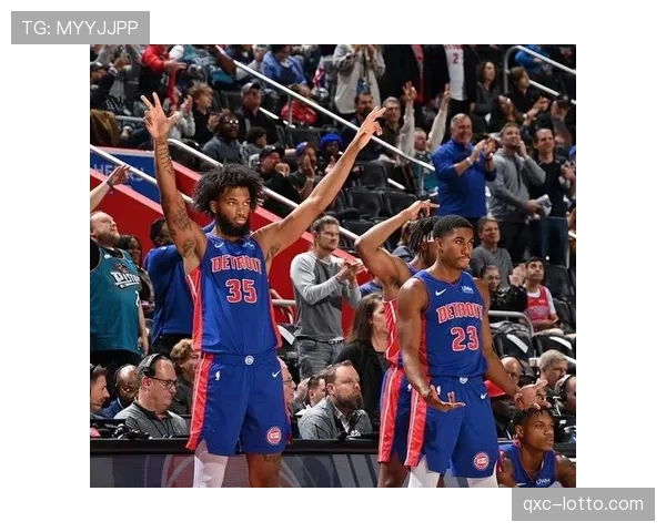 活塞杜伦30+10+7策应表现，内线轴心转型提升整体进攻效率